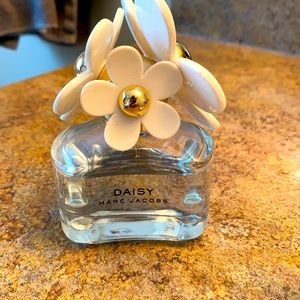 Daisy Marc Jacobs perfume
